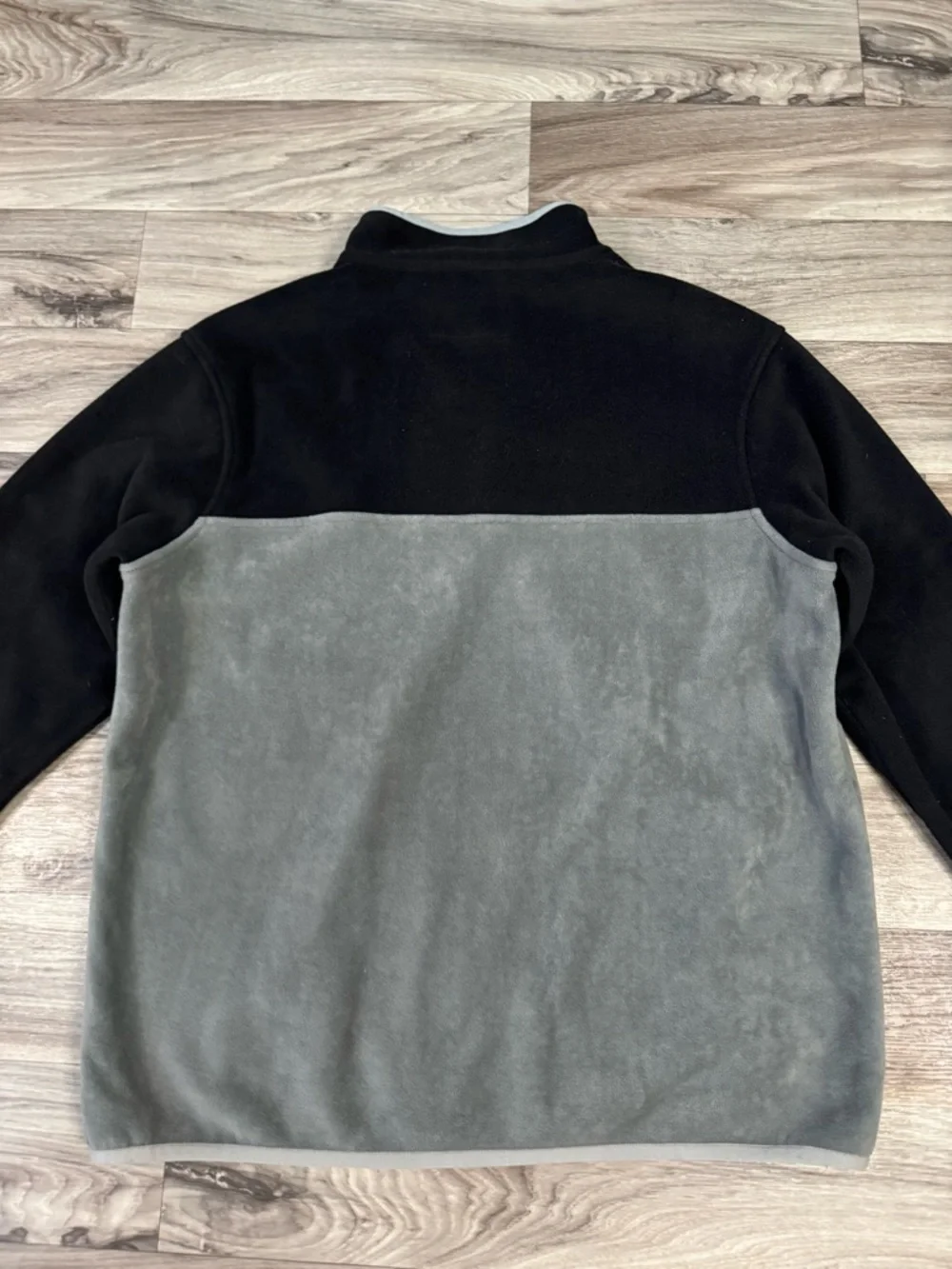 Southern Grit Tunda Fleece Pullover in Black and Gray Size Large